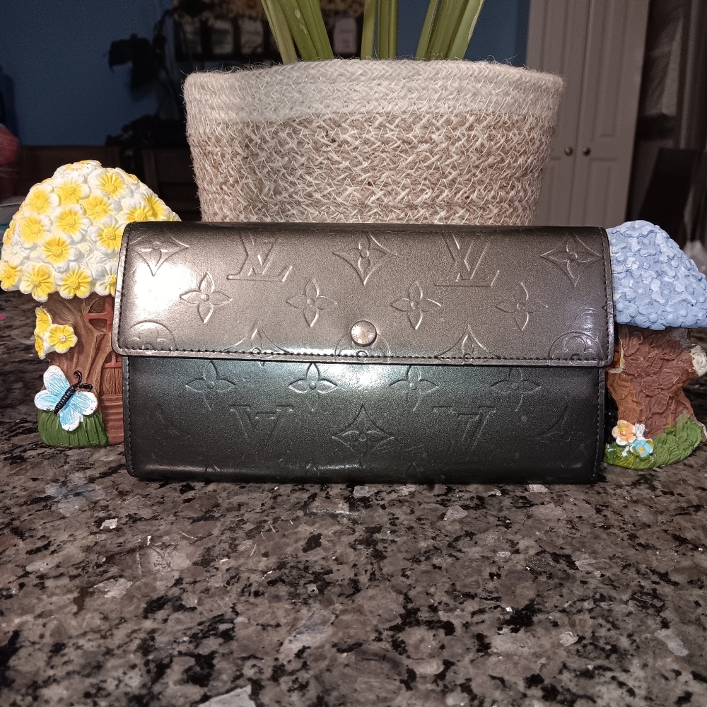 **AUTHENTIC** Louis Vuitton Monogram Wallet **MINT CONDITION!!**